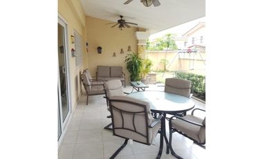 CASA DE 350m2 EN BRISAS DEL GOLF, VILLA ALTA