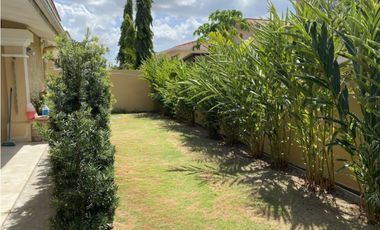 CASA DE 350m2 EN BRISAS DEL GOLF, VILLA ALTA