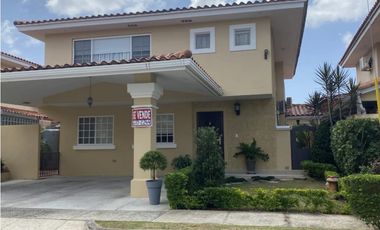 CASA DE 350m2 EN BRISAS DEL GOLF, VILLA ALTA