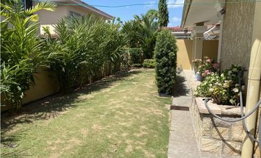 CASA DE 350m2 EN BRISAS DEL GOLF, VILLA ALTA