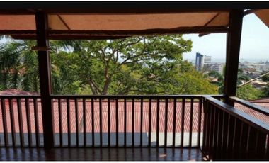 CASA REMODELADA DE 642m2 CONTRUCCIÓN, 6 RECMARAS, ANCON