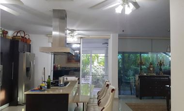 SE VENDE CASA DE 345 M2 DE CONSTRUCCIÓN, EN COSTA SUR