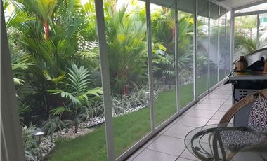 SE VENDE CASA DE 345 M2 DE CONSTRUCCIÓN, EN COSTA SUR