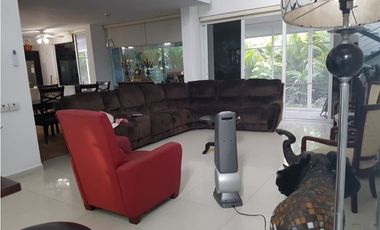 SE VENDE CASA DE 345 M2 DE CONSTRUCCIÓN, EN COSTA SUR