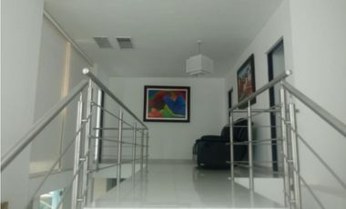 SE VENDE CASA DE 345 M2 DE CONSTRUCCIÓN, EN COSTA SUR