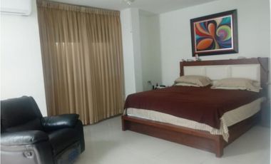 SE VENDE CASA DE 345 M2 DE CONSTRUCCIÓN, EN COSTA SUR