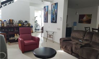 SE VENDE CASA DE 345 M2 DE CONSTRUCCIÓN, EN COSTA SUR