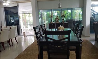 SE VENDE CASA DE 345 M2 DE CONSTRUCCIÓN, EN COSTA SUR