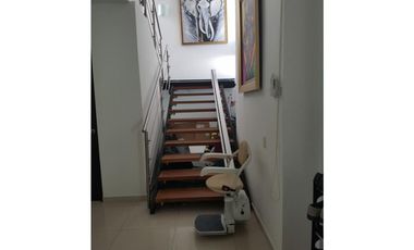 SE VENDE CASA DE 345 M2 DE CONSTRUCCIÓN, EN COSTA SUR