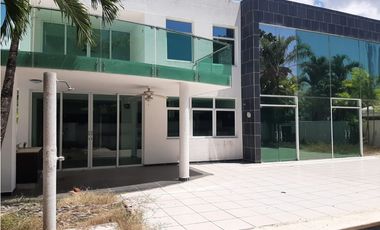 GANGA VENTA CASA  630 M2 CON PISICNA COSTA ESMERALDA, COSTA SUR