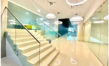 ALQUILER OFICINA  128 m2 CON VISTA, SKY BUSINESS CENTER