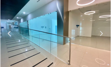 ALQUILER OFICINA  128 m2 CON VISTA, SKY BUSINESS CENTER