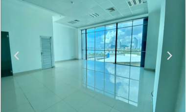 ALQUILER OFICINA  128 m2 CON VISTA, SKY BUSINESS CENTER