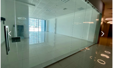 ALQUILER OFICINA  128 m2 CON VISTA, SKY BUSINESS CENTER