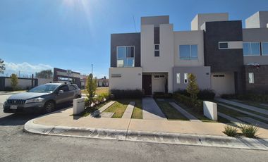 CASA EN VENTA ZINACANTEPEC