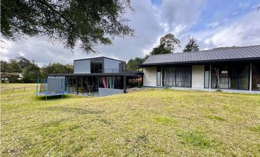 Vendo moderna casa campestre Alto de las palmas