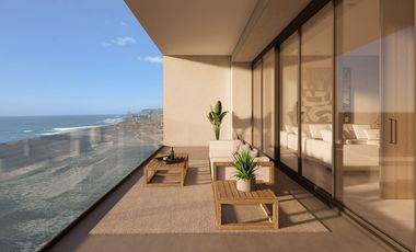 Lujo Frente al Mar Redefinido – Residencia Espaciosa con Jardín Privado