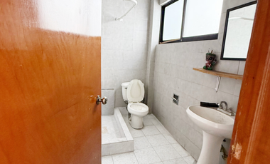 LOCAL COMERCIAL EXCELENTE UBICACION SOBRE CALZ. JINETES, ARBOLEDAS. 2o PISO