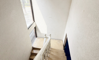 LOCAL COMERCIAL EXCELENTE UBICACION SOBRE CALZ. JINETES, ARBOLEDAS. 2o PISO