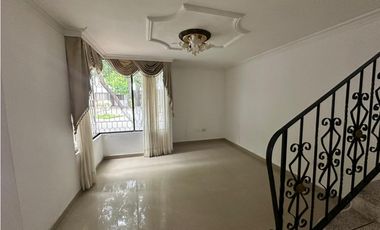 Venta de casa en conjunto cerrado en la  Avenida del Libertador LyJ