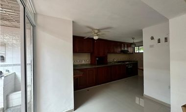 Venta de casa en conjunto cerrado en la  Avenida del Libertador LyJ