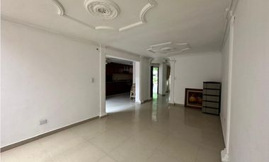Venta de casa en conjunto cerrado en la  Avenida del Libertador LyJ