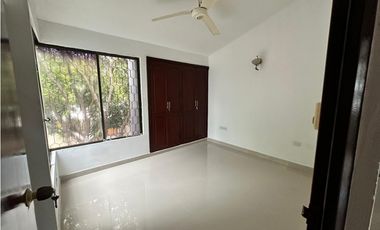 Venta de casa en conjunto cerrado en la  Avenida del Libertador LyJ