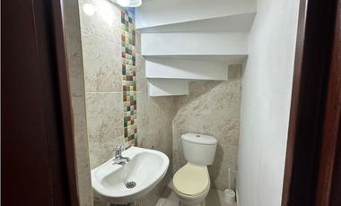 Venta de casa en conjunto cerrado en la  Avenida del Libertador LyJ