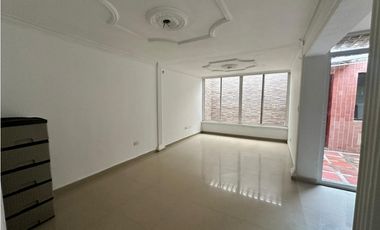 Venta de casa en conjunto cerrado en la  Avenida del Libertador LyJ