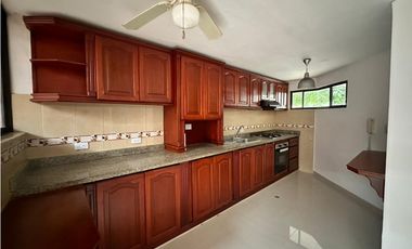 Venta de casa en conjunto cerrado en la  Avenida del Libertador LyJ