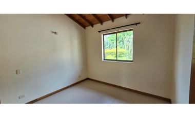 Se arrienda casa unifamiliar, en La Ceja Antiquia.