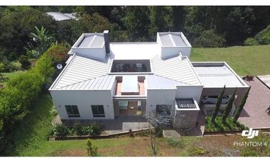 Casa campestre para la venta en la variante Caldas