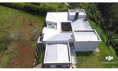 Casa campestre para la venta en la variante Caldas