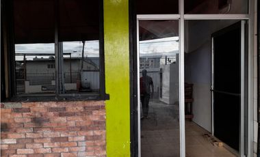 LOCAL COMERCIAL 200m2 PB VIA CINCUENTENARIO