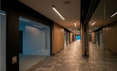 OFICINA LISTA EN EL DORADO CITY CENTER 120M2