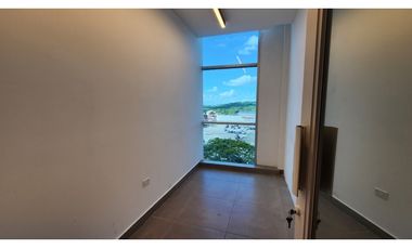 OFICINA LISTA EN EL DORADO CITY CENTER 120M2