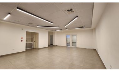 OFICINA LISTA EN EL DORADO CITY CENTER 120M2