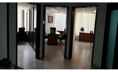 OFICINA AMOBLADA EN TORRE ADVANCED 099 AREA BANCARIA 88 M²