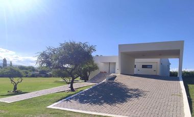 Casa estilo moderno ~ de categoria vendo!!