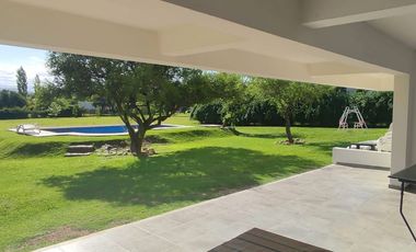 Casa estilo moderno ~ de categoria vendo!!