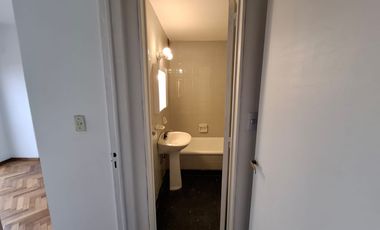 Departamento en alquiler c/ cochera en Balvanera