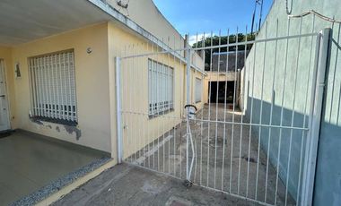 Casa en venta en Isidro Casanova