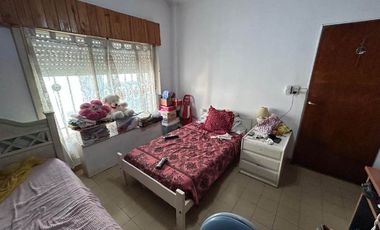 Casa en venta en Isidro Casanova