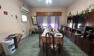 Casa en venta en Isidro Casanova