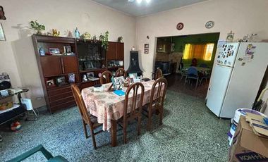 Casa en venta en Isidro Casanova