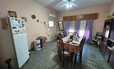 Casa en venta en Isidro Casanova