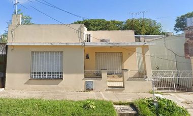 Casa en venta en Isidro Casanova