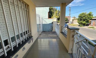 Casa en venta en Isidro Casanova