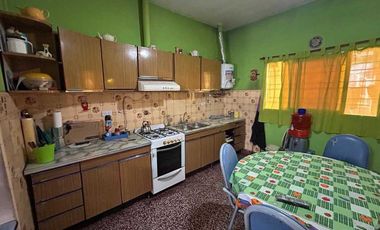 Casa en venta en Isidro Casanova