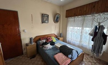 Casa en venta en Isidro Casanova